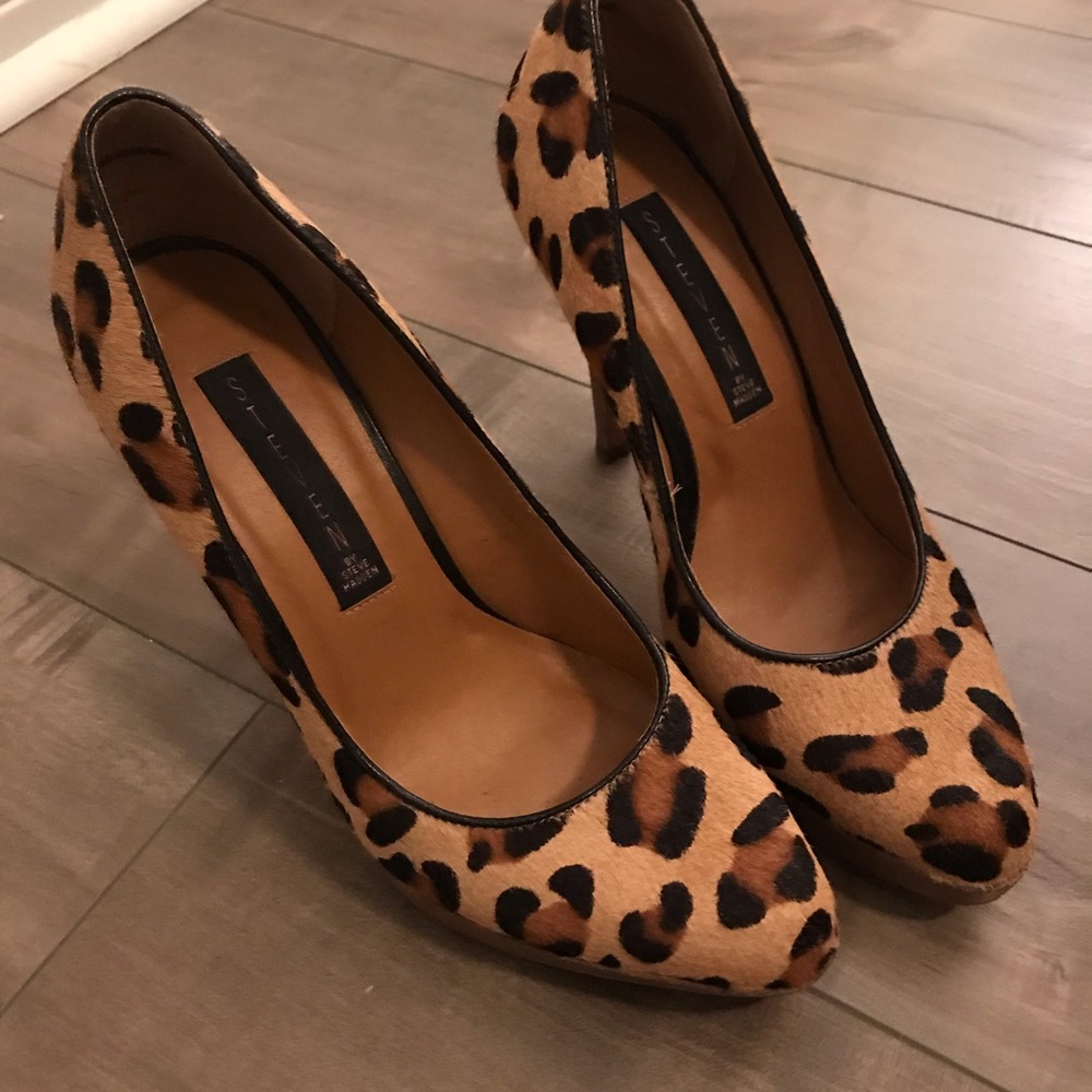Leopard pumps